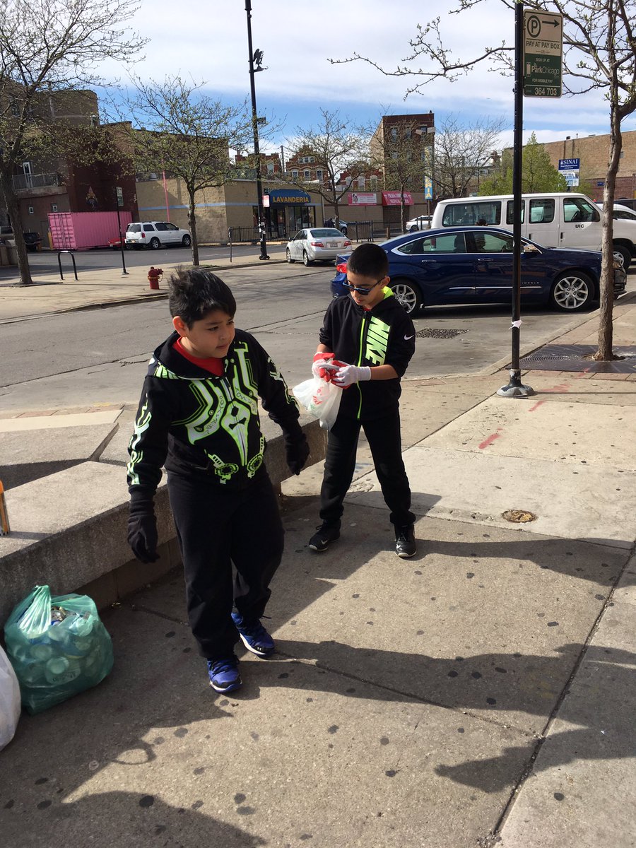 abcpilsen's tweet photo. Clean and Green yesterday had 50 ABC kids and parents cleaning up Pilsen! Thanks @CitiesOfService @StreetsandSan https://t.co/Kyc1TfKcER