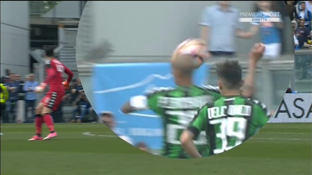Sassuolo-Napoli, azzurri recriminano rigore per mani di Cannavaro: le immagini parlano chiaro