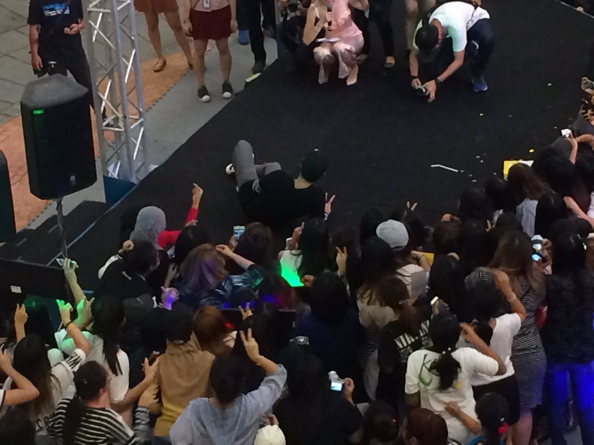 NoTeNoTe24's tweet image. วันนี้มาติ่งอยู่ชั้นสอง #เป๊กผลิตโชค #note24 #พี่สาวข้างบ้าน