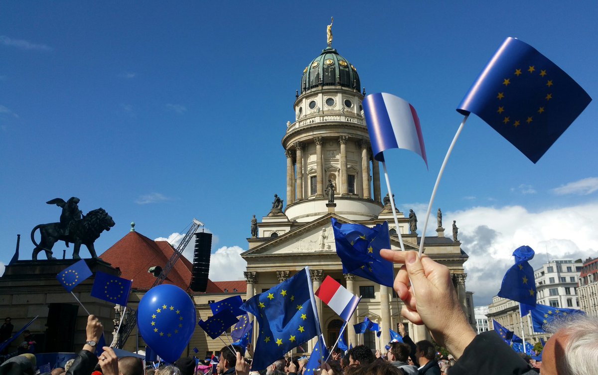 Auf die deutsch-französische Freundschaft, heut erst recht! #restonsensemble #jaimelafrance #franceelections #Frankreichwahl