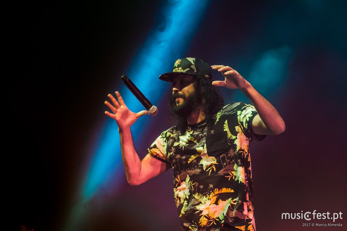 Dama4Ever99's tweet photo. Os D.A.M.A com o @pensadorgabriel ontem no concerto do próprio Gabriel no Campo Pequeno, em Lisboa.
Mais fotos em: https://t.co/R7IuOFo0dT
😉 https://t.co/lLhLmosrpu