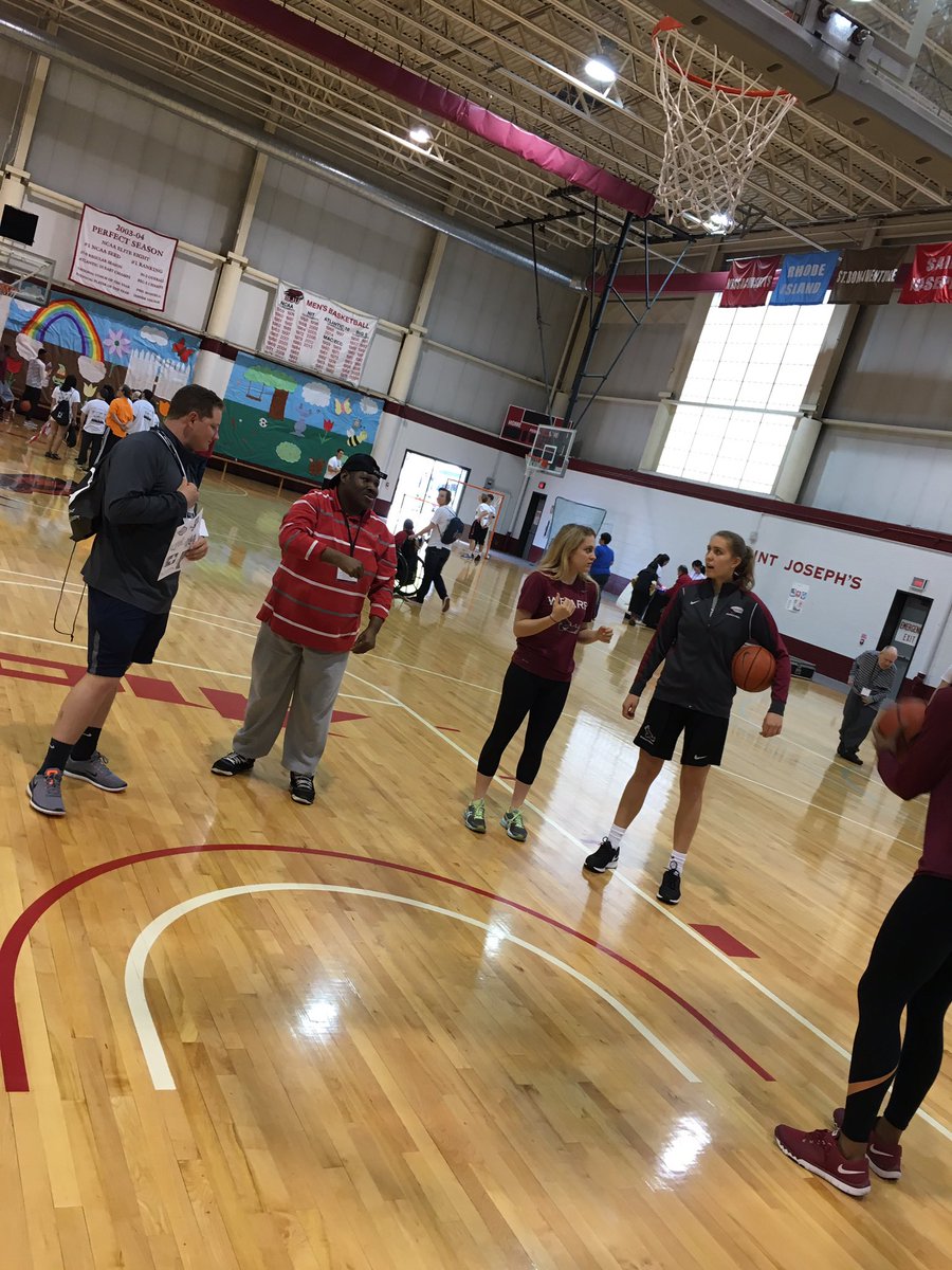SJUHawks_WBB's tweet photo. Our squad was leading the basketball station at our very own @SJUHandinHand. Amazing event year after year! #THWND https://t.co/gr1ckMYhmo