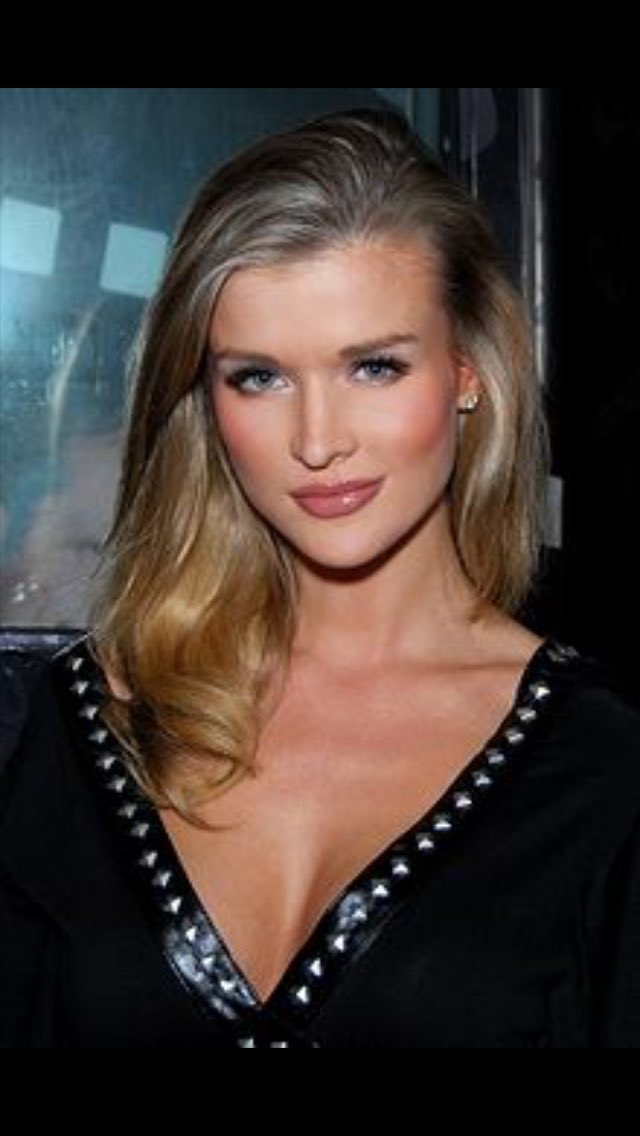 Happy birthday Joanna Krupa (1979). 