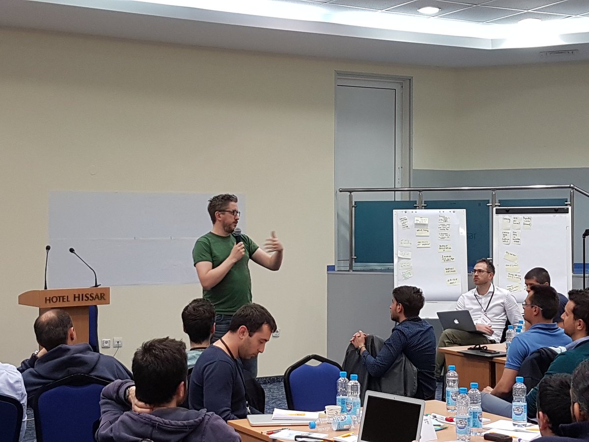 Last talk for the day by <a href="/ConnorPM/">Connor Murphy 🌁</a> on B2B sales /<a href="/elevenbg/">Eleven Ventures</a> Founders' Weekend