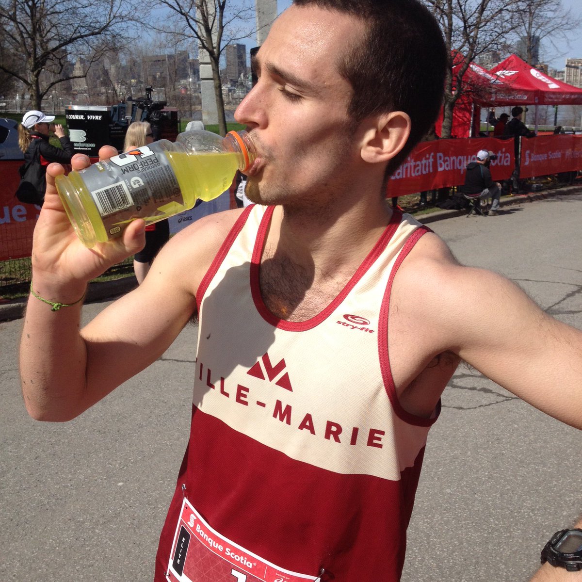 RunAVM's tweet image. .@Francois_Jarry takes the win at the @banquescotia Montreal 21k #RunAVM