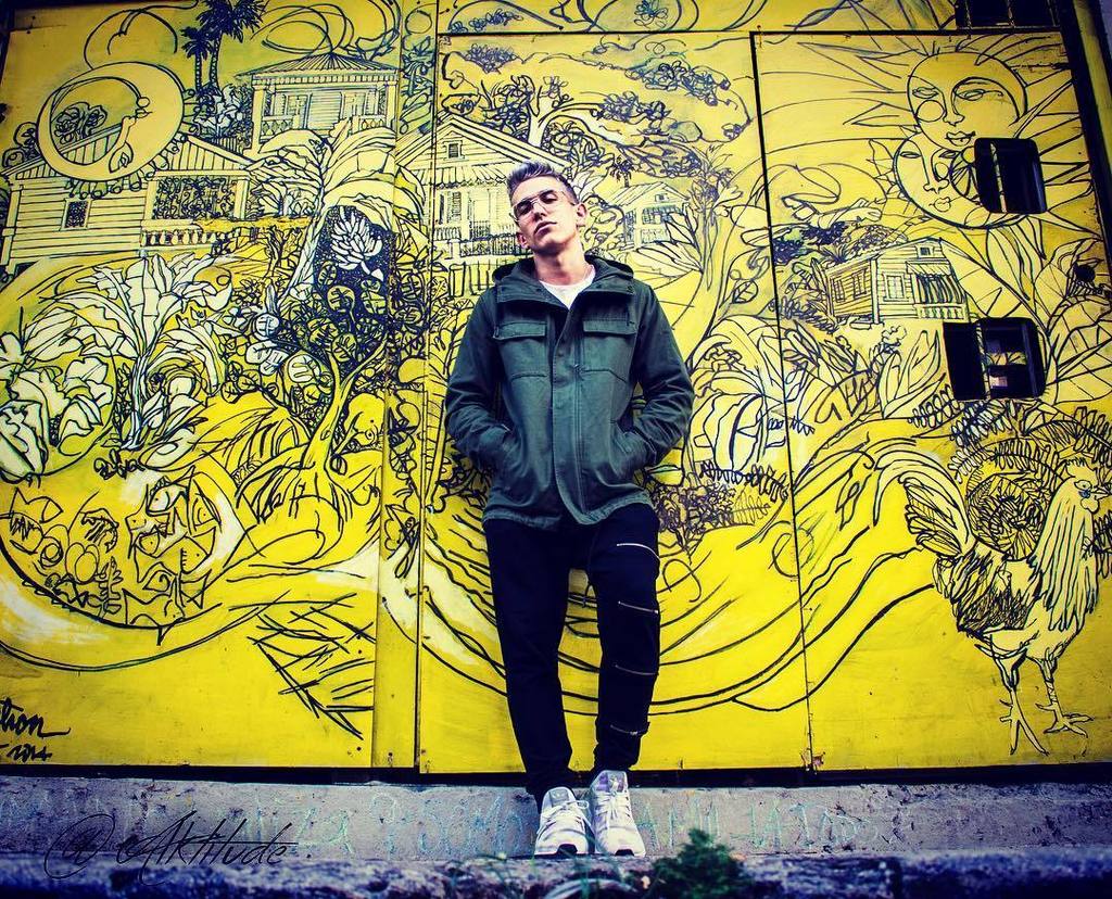 LennyTavarezTM's tweet photo. "Mantenerse firme cuando se tiene la razón es una de las claves del éxito" 📝🔞#lennytavarez #trap #trapmusic #trapl… https://t.co/aPu97XAZx6 https://t.co/EGZk81bqq1