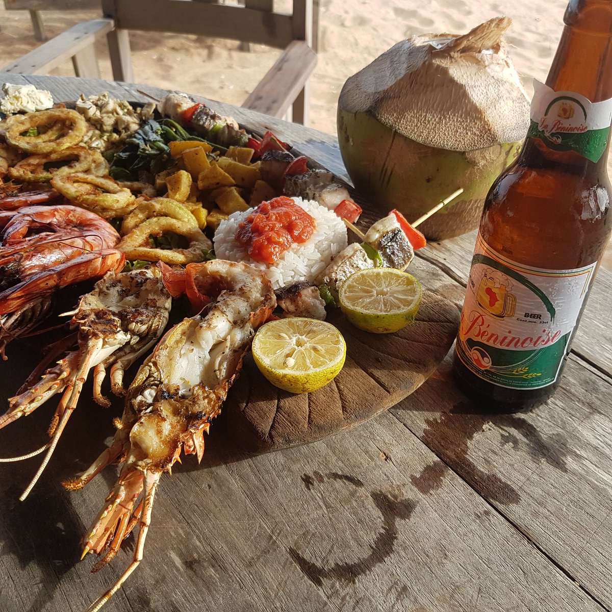 nanawax's tweet photo. La béninoise.
Le bonheur se trouve dans les choses simples. #nanawaxswimwear #cotonou #babsdock #madeinafrica #wado https://t.co/C65DHQwFlu