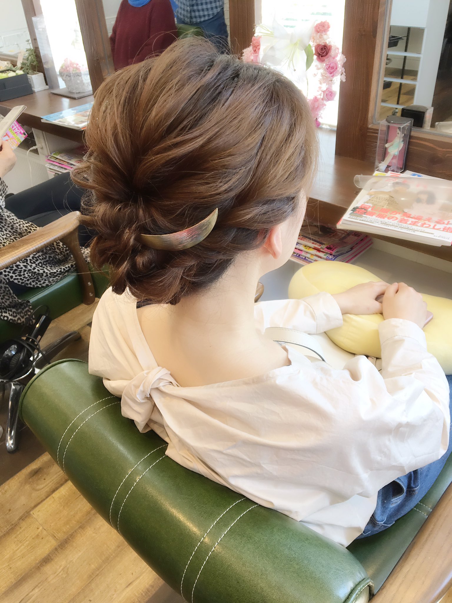 三原 武 Merry A Twitter ルーズなお団子 どうなってるかわからないスタイルを作るのが好きです 須磨海浜公園駅前のヘアアレンジが得意の美容院 Hair Design Merry ヘアデザインメリー ヘアセット ヘアアレンジ おだんご 板宿 月見山 須磨 垂水 塩屋