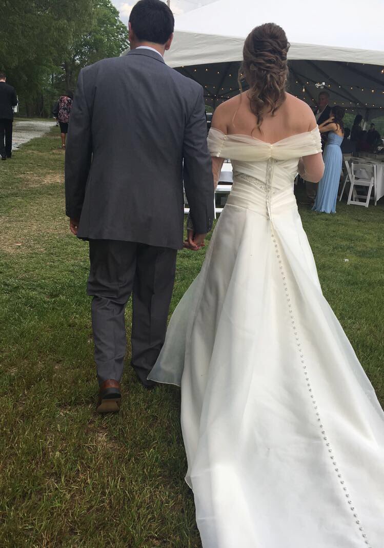 ktrout_'s tweet photo. Congrats to the Livengood's aka mom &amp; dad! So happy for y'all! 💍❤️@Jessjaxon22 https://t.co/KfsCyH2D9o