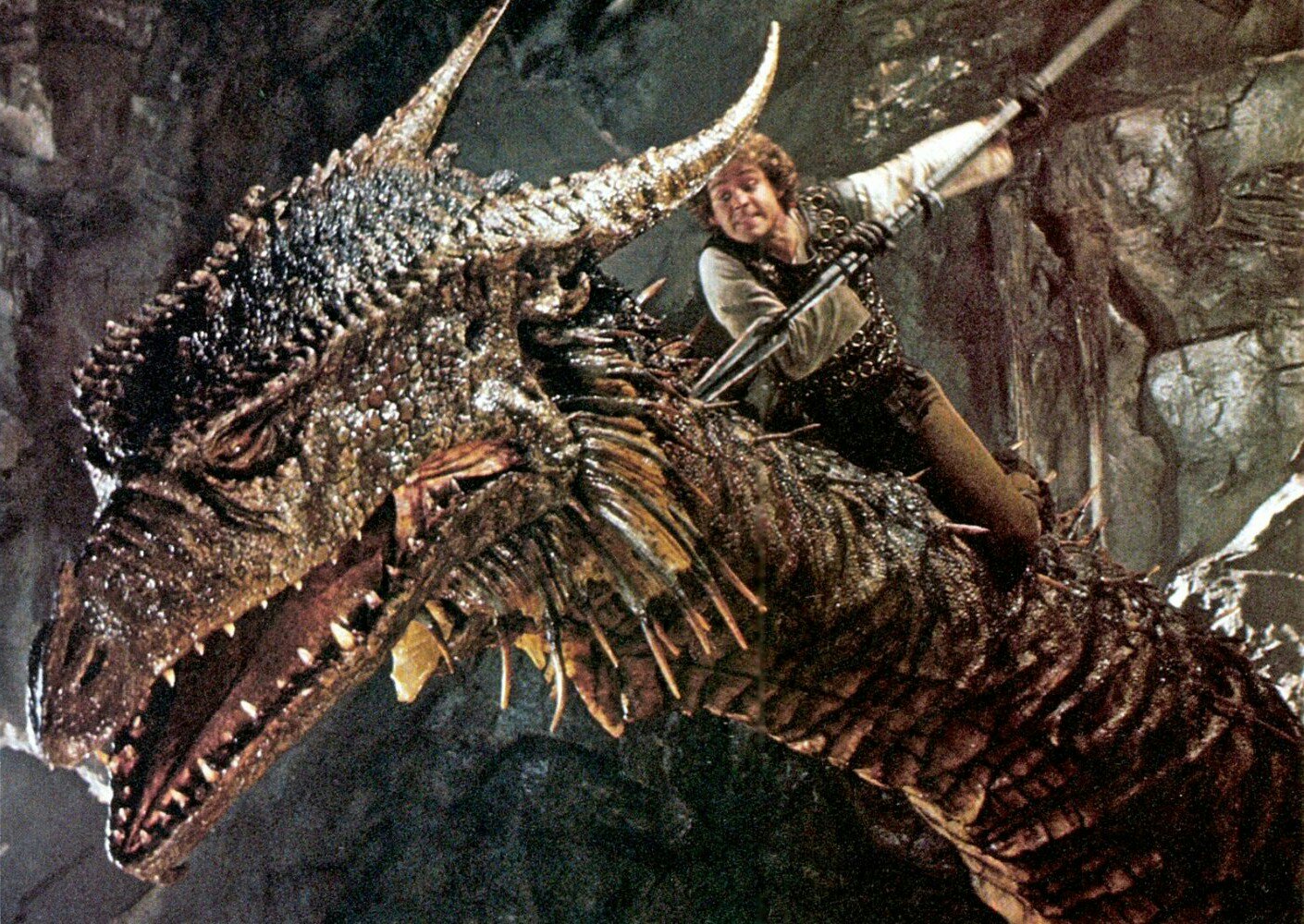 تويتر Zero 国葬撤回 𓆣 على تويتر 映画界で一番好きなドラゴンなら ドラゴンスレイヤー 1981 のヴァーミスラックス ペジョラティヴ ゴー モーションで飛び回り火炎を吐く勇姿 独特の顔つきはその後 鳥山明先生の描くドラゴンの原型になったと
