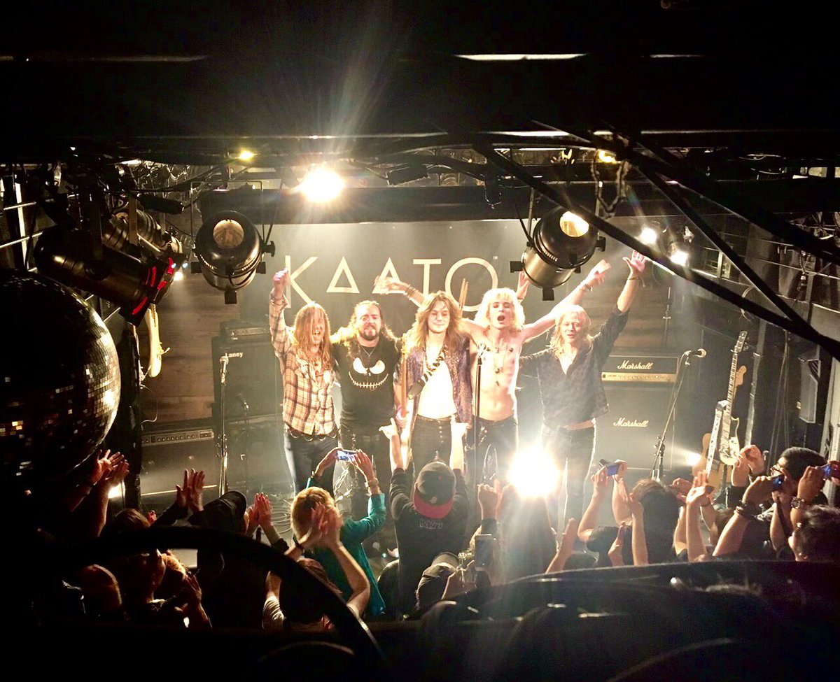 Koenji Club Roots No Twitter Kaatoロックブロッサムツアー 高円寺clubroots 大変盛り上がりました 出演者の方々 ご来場の皆様 ありがとございました 度肝を抜かれるステージで興奮しっぱなし 4 26も高円寺clubroots にkaatoが降臨しますよ 見に来た方が Koenji Club Roots No Twitter Kaatoロックブロッサムツアー 高円寺clubroots 大変盛り上がりました 出演者の方々 ご来場の皆様 ありがとございました 度肝を抜かれるステージで興奮しっぱなし 4 26も高円寺clubroots にkaatoが降臨しますよ 見に来た方が