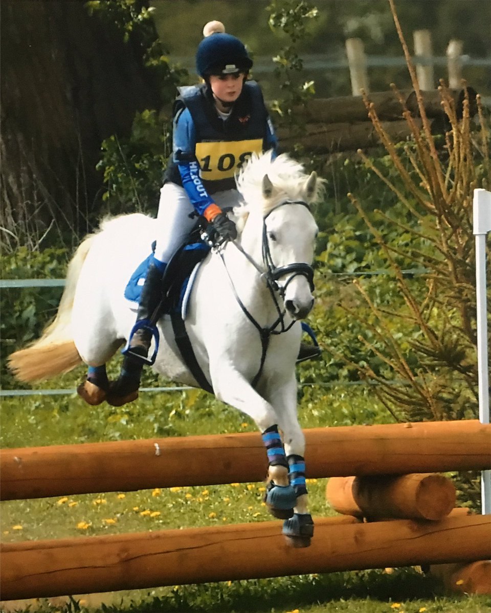 <a href="/ChilloutHorsewr/">Chillout Horsewear</a> looking smart in your baselayer I got from Olympia 💁