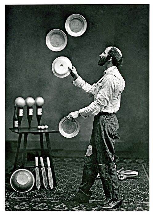 JuggleInJuly's tweet photo. All muscles have memory so logically as the body learns to juggle, it memorizes space and timing of where the objects must be to catch them. https://t.co/kdOM9OyNeX