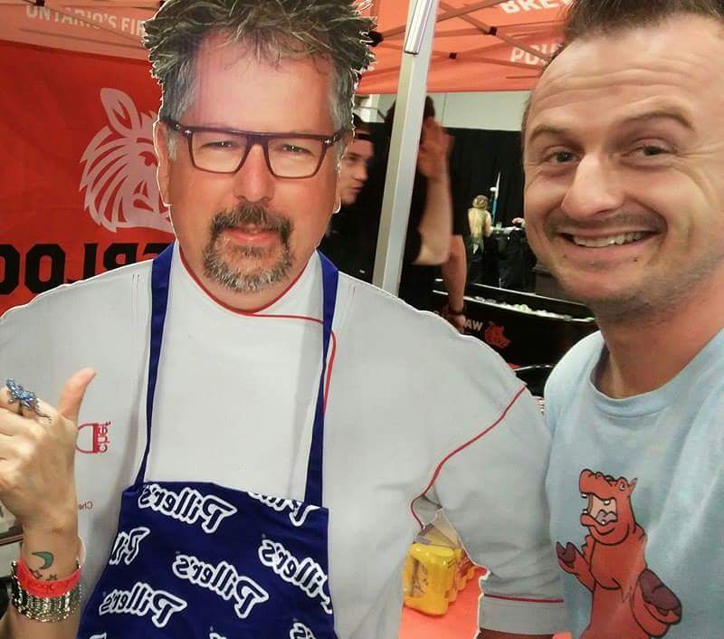 Selfie with cardboard cutout <a href="/ChefDtv/">Darryl Fletcher</a> at <a href="/GrandRiverShows/">Grand River Shows</a>' Food &amp; Drink show... 😁