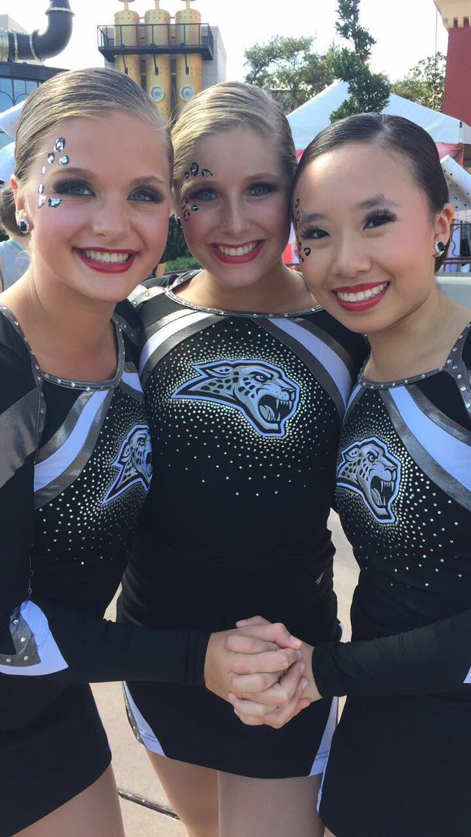 Emily Hou (emily_hou) Twitter