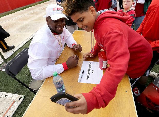 njdotcom's tweet image. Rutgers great Mohamed Sanu&apos;s quiet actions inspire anonymous family to send note dlvr.it/NyfgyF