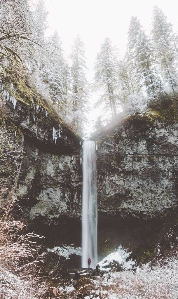 Top500px's tweet image. Happy Earth Day! Niagara Falls, OR (OC) [3345x5617] via /r/EarthPorn ift.tt/2oACBpb