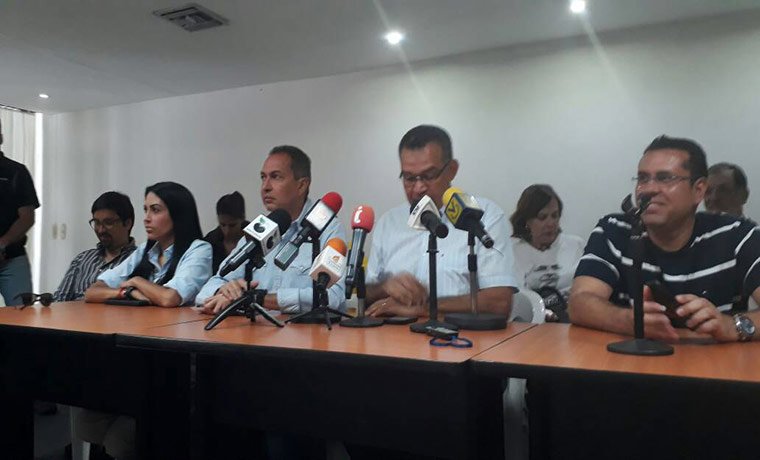 CaraotaDigital's tweet photo. #MUD anunció gran movilización para el próximo primero de mayo https://t.co/4FeURYGcoL https://t.co/ClvJFFuFAe