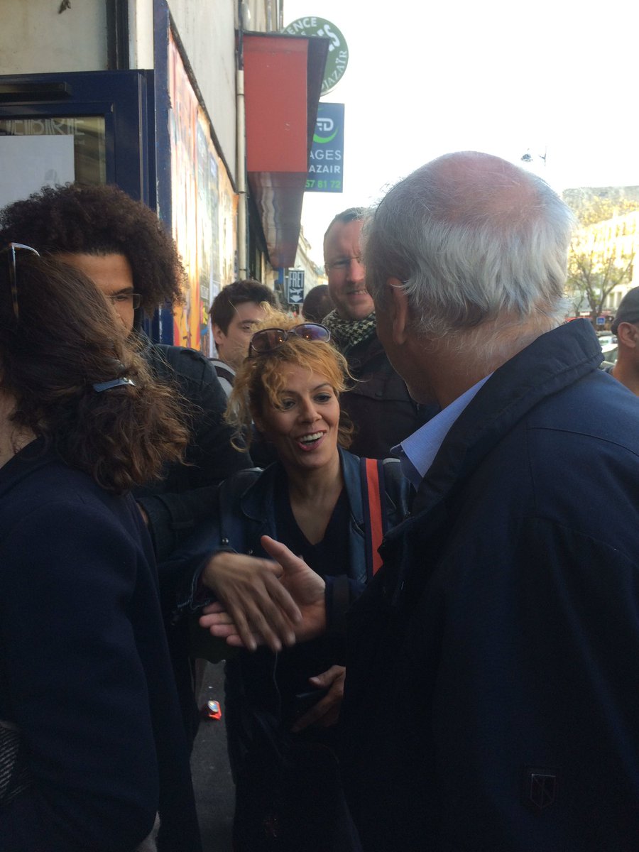 CarolineBrizard's tweet photo. #poutou s'apprête à rentrer. Un camarade qui filtre les entrées plaisante: vous êtes inscrit sur les listes? https://t.co/rV9VOtWRuK