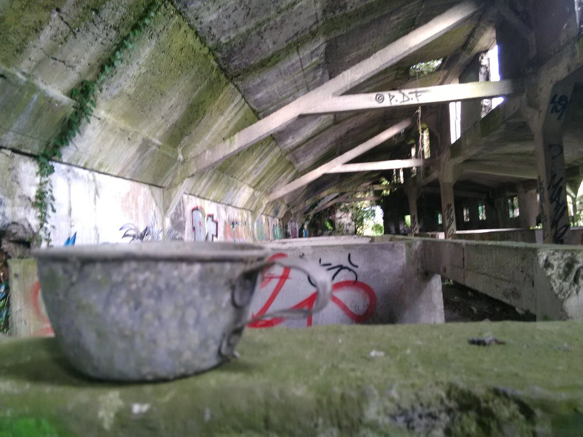 LuRijsel's tweet photo. Une petite soif ? x) Je commence à bien aimer l'urbex :3 https://t.co/xPGek3KM0q