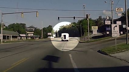 Four-year-old falls out of moving bus bit.ly/2pTHcov https://t.co/0UtZGUeYZS