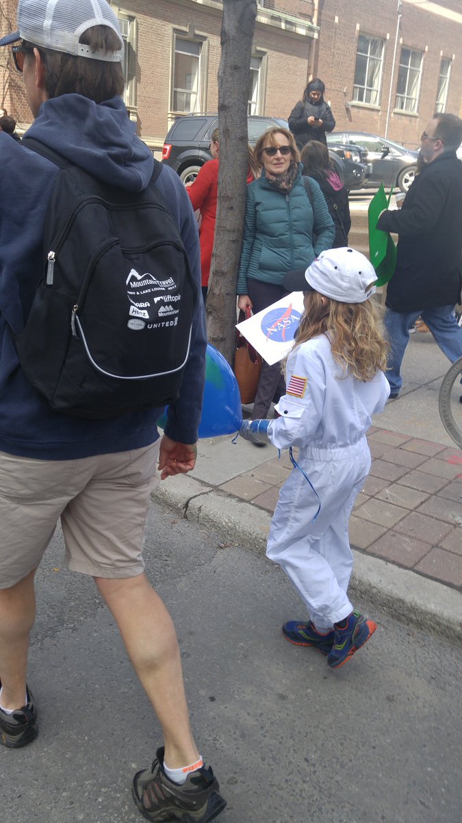 shacibek's tweet photo. What a great turnout at #MarchforScienceTO on #earthday2017 
Proud to have marched with my colleagues, #sciencelovers and future #scientists https://t.co/jSGjnR38ZI