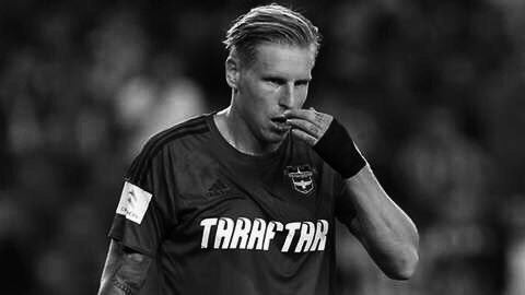 Futbolcu deriz, bazılarımız hayatlarına özeniriz, ama kimse kimsenin içini bilemez..Her ateş kendi içinde yanar..#Rajtoral 🙏🏻