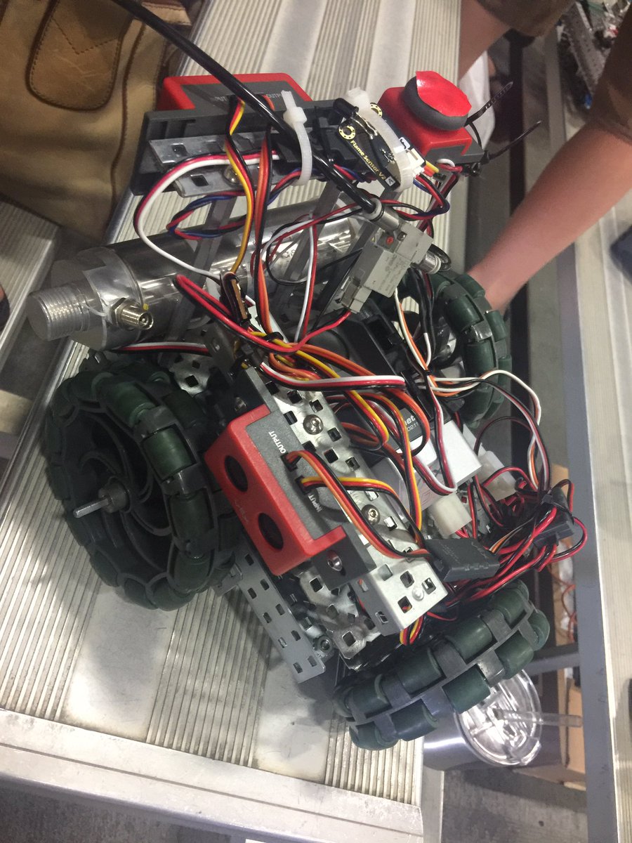 UKRobotWars's tweet image. This was made and coded by a 10 year old. Amazing #robogames2017 #RobotWars