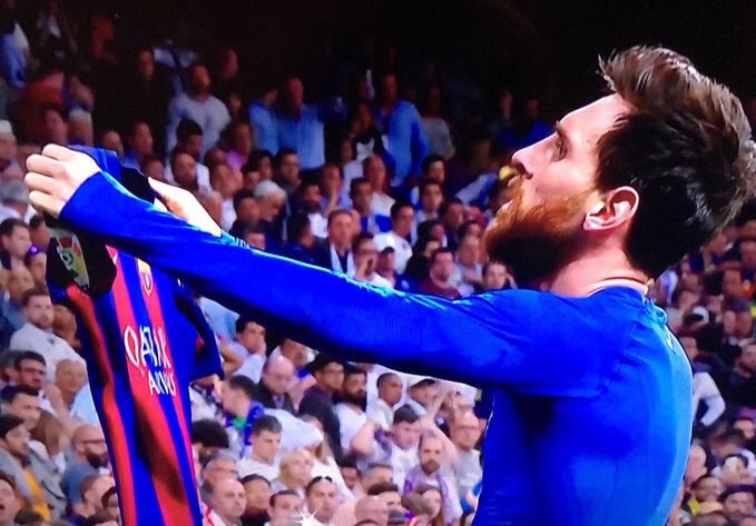 javiercarreona's tweet photo. Cerrando bocas en el Bernabéu #Messi #ForçaBarça https://t.co/sN0qFLAKUq