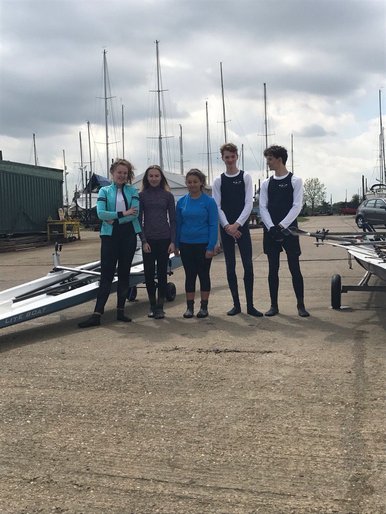 SWFYC's tweet image. Great morning for juniors on sliding seats with SCRC at BenfleetYC. 🚣😎🚣 @Ash_BR_EAST @BritishRowing