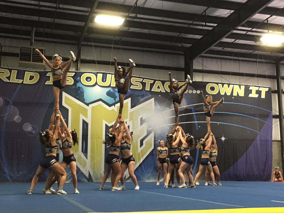 ICE_ALL_STARS's tweet photo. ICE Supernova💫 had the crowd going crazy at the #ICEshowcase #goldblooded 💙💛 https://t.co/4XYNY0mrrq