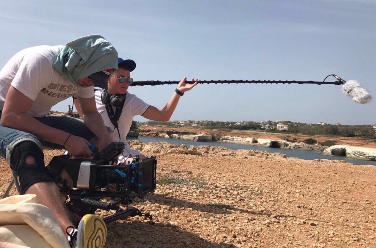 InOneStepMovie's tweet image. Hot and sunny, but we keep moving forward!