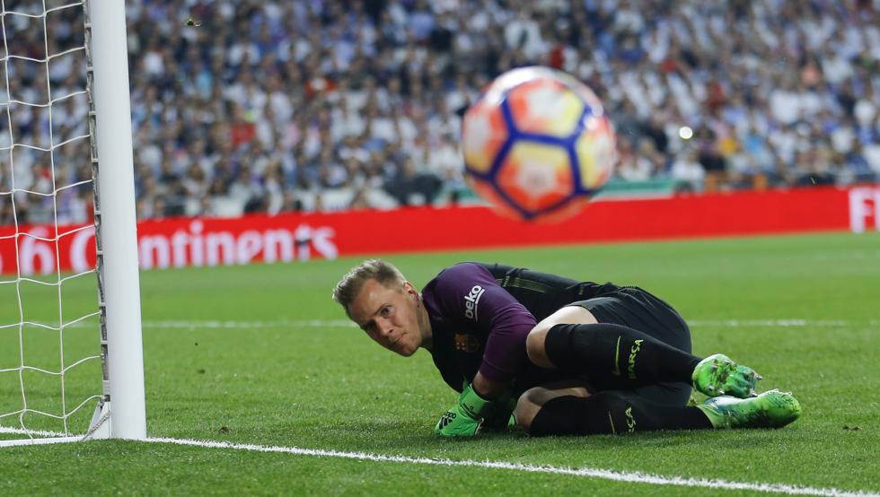 mundodeportivo's tweet photo. Ter Stegen: “Felicito a Keylor Navas, es un gran portero y ha hecho un gran partido” https://t.co/eNdohbLUck #ElClásico https://t.co/XhfGzBOFJi