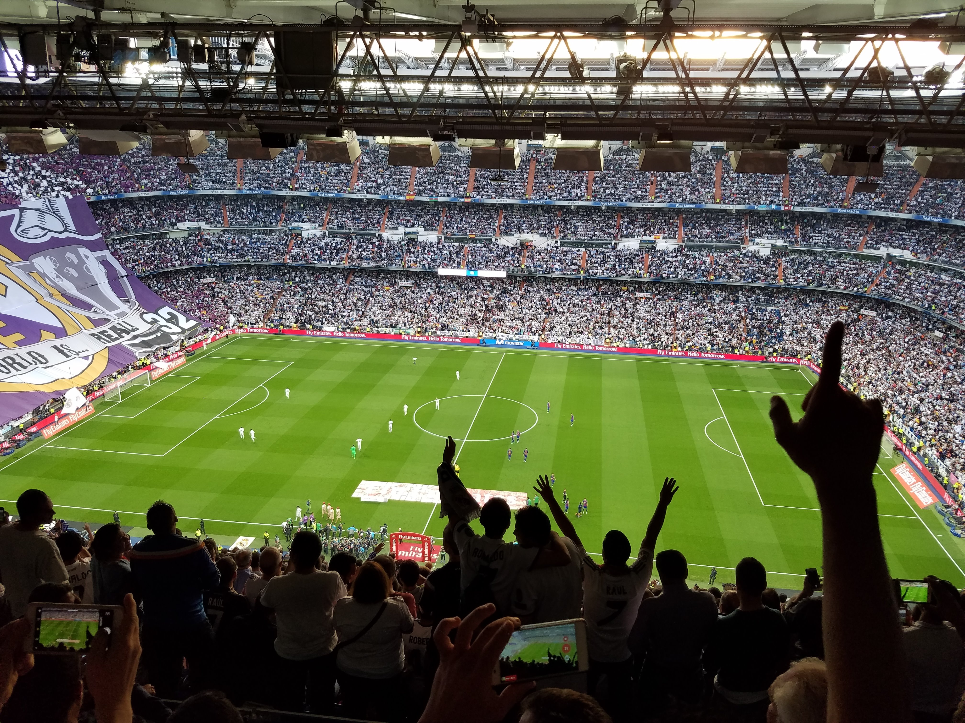 越川慎司 新刊 トップ5 社員の時間術 発売1週間で2 3万部 Sur Twitter 生クラシコは凄かった ２ ３でバルサがホームのレアルを破る 残り秒でメッシの勝ち越しゴール メッシはキレッキレで今日２ゴール スタジアムが揺れるほどの大興奮の現場でした 近くに