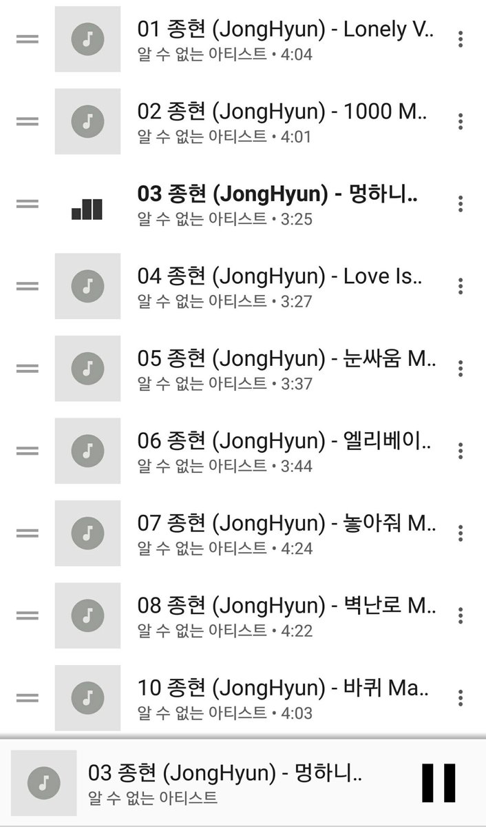 모니터하며 한국 돌아가는 길. 타이틀곡은 1번트랙 lonely! 대선배님 소녀시대의 태연님과 함께 불렀습니다. 너무 잘하셔서 브릿지의 '날 내버려둬'라는 가사늘 속삭일때 부스밖 모두가 캬...했어요. 오늘 오후 6시에 공개됩니다 들어봐 주세요!