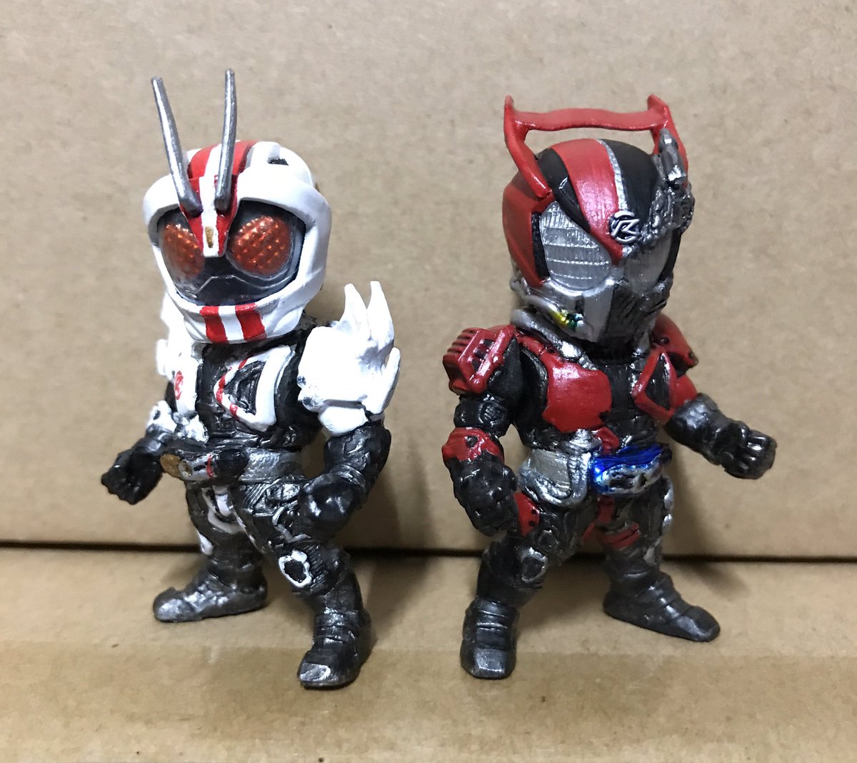 Kiyosing 聖の刃 コンバージ仮面ライダー 超デッドヒートマッハ 小説限定フォームを再現 正式なデザインはないので 文章とファンアートを元にアレンジ 超魔進チェイサーの名残で頭部サイドをゴールドに プロトマッハドライバーなので黒に