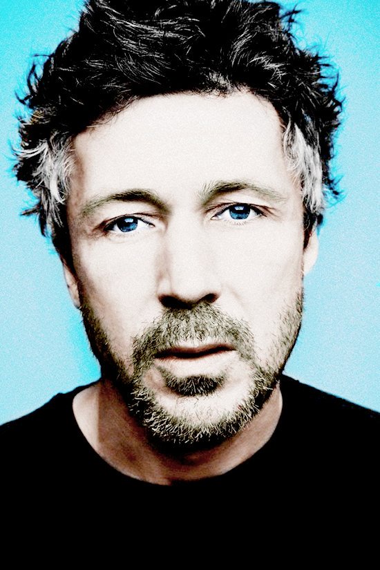 Il mio protetto compie gli anni oggi. Happy birthday Aidan Gillen!  