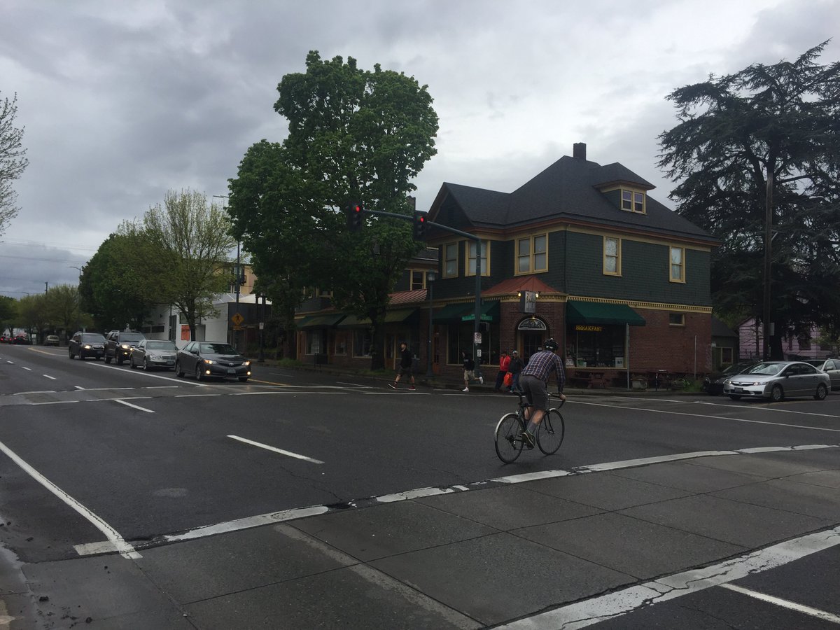 pkoonce's tweet image. Traffic signal reset on Martin Luther King Jr Blvd #oldsoftware #pdxtraffic