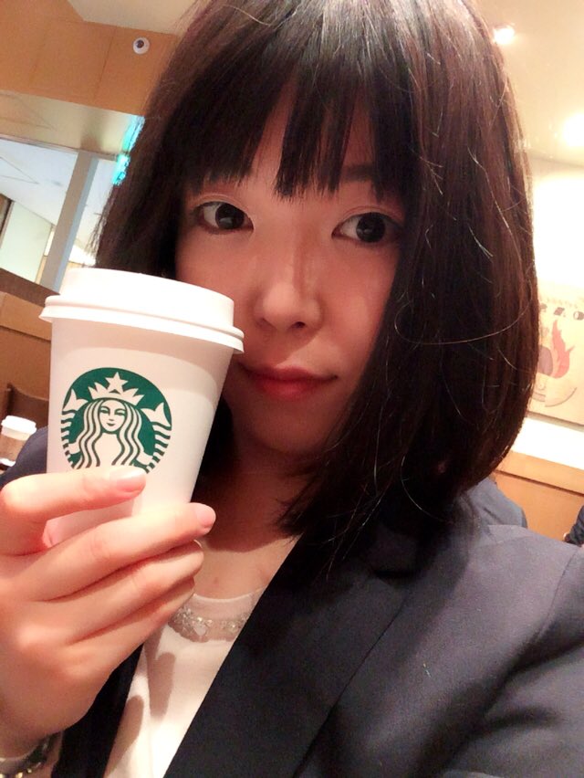 asadayo_jun's tweet photo. 本日は映像のお仕事🎵

仕事前にホッと一息。

最近ハマってるソイラテ💛

#スターバックス
#ナチュラルメイク
#自撮り https://t.co/4ZRSQcVCLI