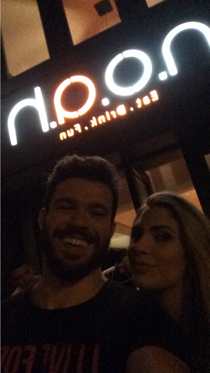 tuilemes's tweet photo. Em Brasília com Laurinha prestigiando o restaurante do Thiago #mtvaytobr https://t.co/JqxMKD0LhS