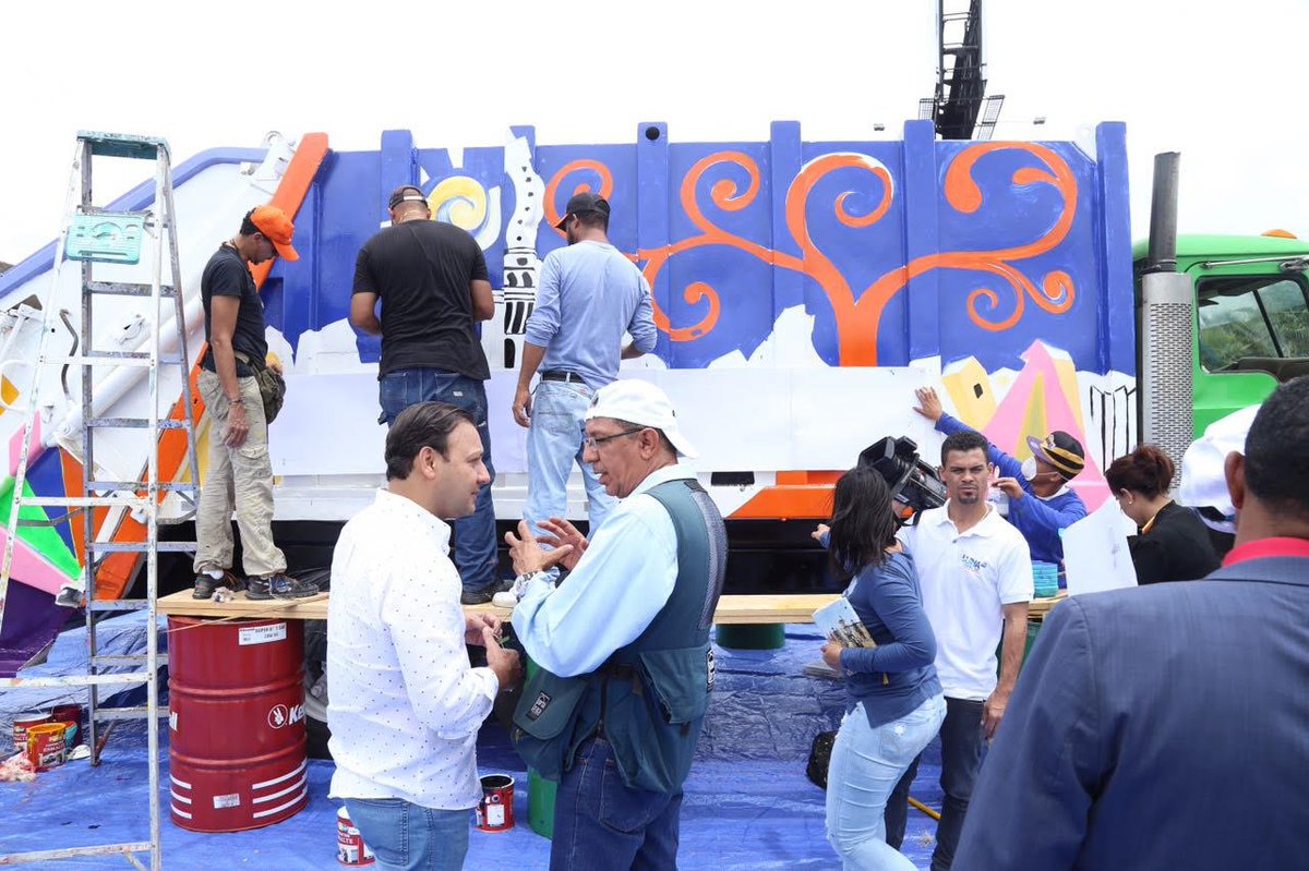 Alcalde de Santiago anuncia murales rodantes serán camiones recolectores de basura
goo.gl/CEVjWB