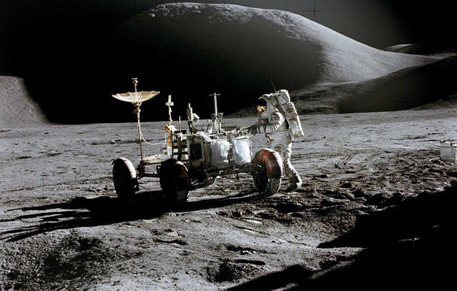 ShinarSquirrel's tweet image. Squirrel's First Rule of Theological Discourse: Never argue theology with someone who thinks the moon landings were fake.