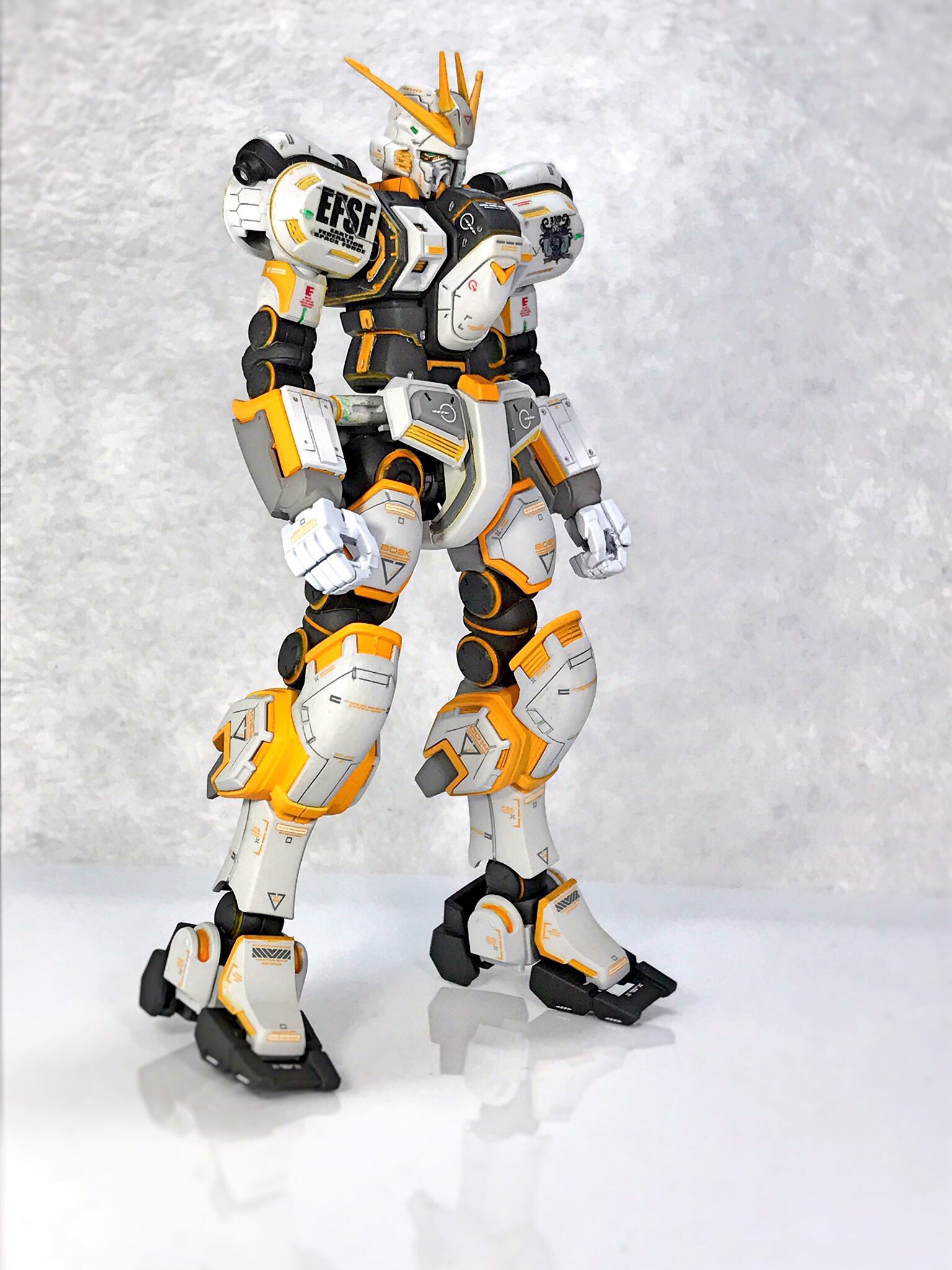 サナリエ プラモ垢 Rx 78al アトラスガンダム 無事完成しました ポリキャップレスという驚きとともに塗り分けの過酷さを学んだ機体でした ガンプラ ガンプラビルダー大フォロー祭り ガンプラの画像貼るとrtされると聞いて サンダーボルト