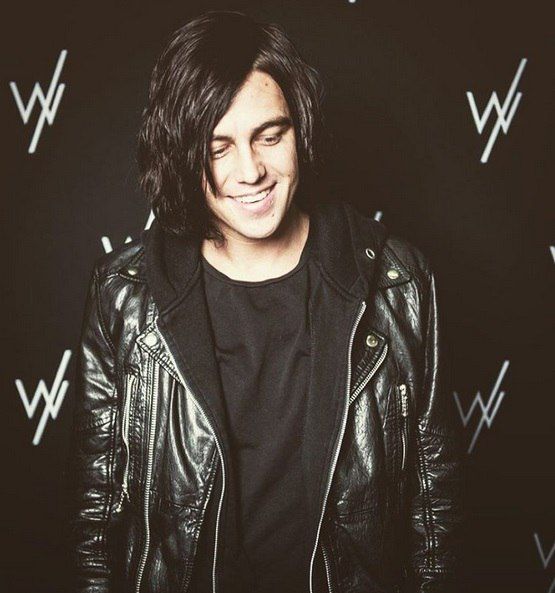 HAPPY BIRTHDAY KELLIN QUINN!!!!   ILOVEYOUSOMUCHHHHH 