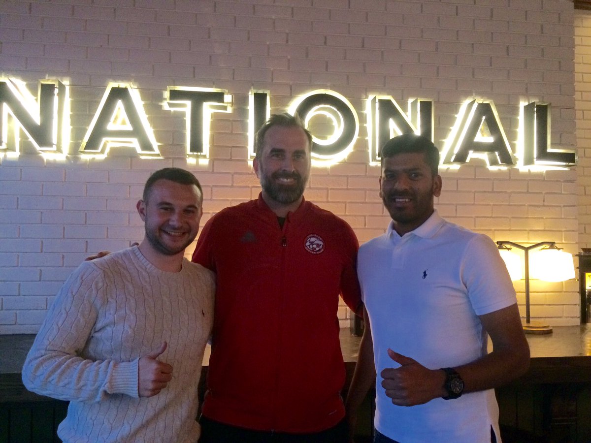 calglensoccer's tweet photo. Well deserved dinner @NTNL17 for our @calglensoccer volunteer coaches and @WestHamUtd Trainers tonight. #Volunteer #3ThingsYYC https://t.co/dY6U4HEpLG