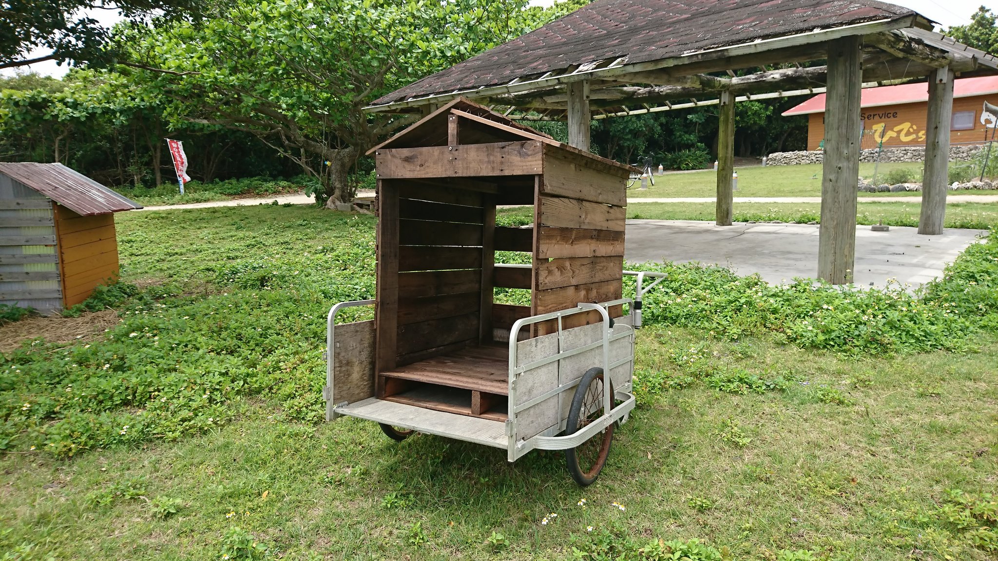 なえぴゃん キャンピングカー仕様移動式ヤギ小屋 正面 笑 黒島研究所 T Co K1mhgpmvtz Twitter