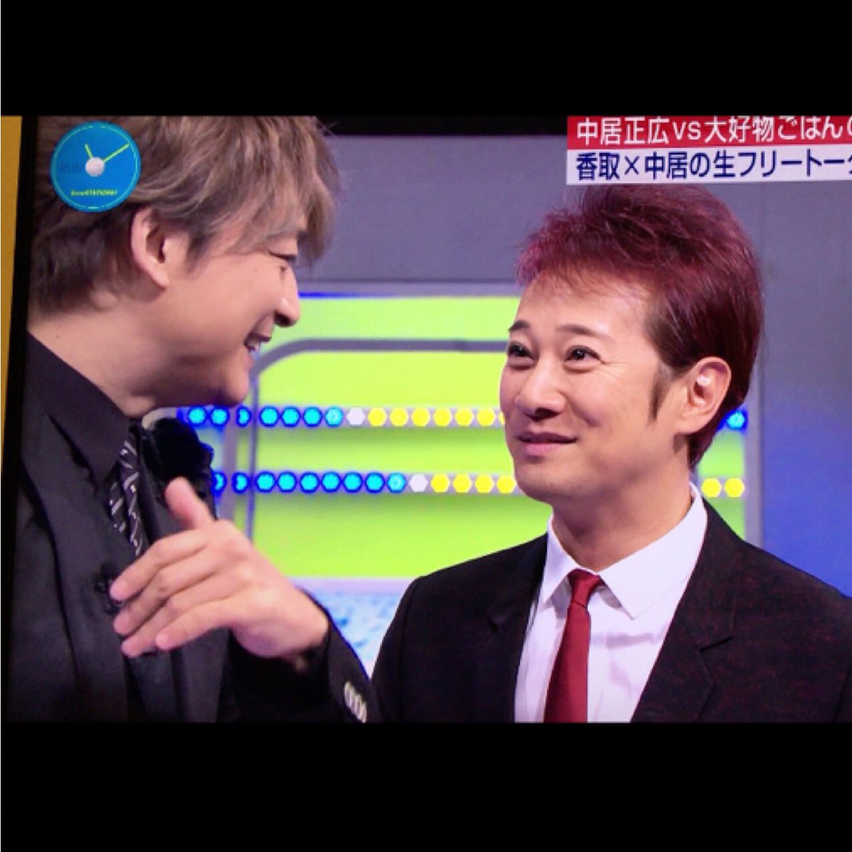 Kei A Twitter スマタイ 青い枠で中居くん黒うさちゃんのお箸もちゃんと青 Oi Shi もちゃんと青 だからこそ余計に赤髪 赤いネクタイ 赤の細かい模様の入ったスーツで来た事に意味があるって事を示してるね それにしても おーいしー のくだりはほんと最高 Kei A Twitter スマタイ 青い枠で中居くん黒うさちゃんのお箸もちゃんと青 Oi Shi もちゃんと青 だからこそ余計に赤髪 赤いネクタイ 赤の細かい模様の入ったスーツで来た事に意味があるって事を示してるね それにしても おーいしー のくだりはほんと最高