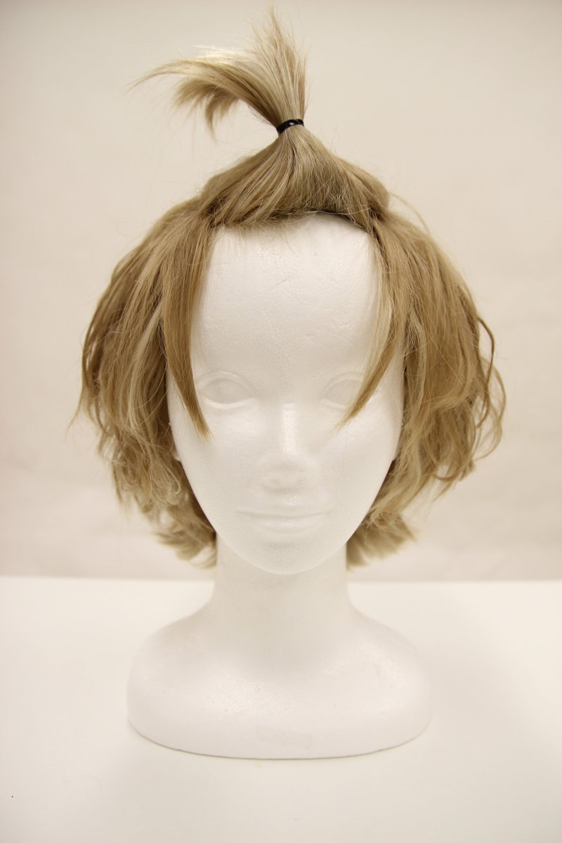 コスプレウィッグのエアリー در توییتر 本日は普段はエリート会社員だけど中身はガチゲーマーな劇団員のお誕生日 彡ウィッグは ウルフベース ミルクティ T Co 8fwaujal2n に 毛束 アッシュゴールドhttps T Co Vohlm2rbpn をグルーガンで貼り付けて作成