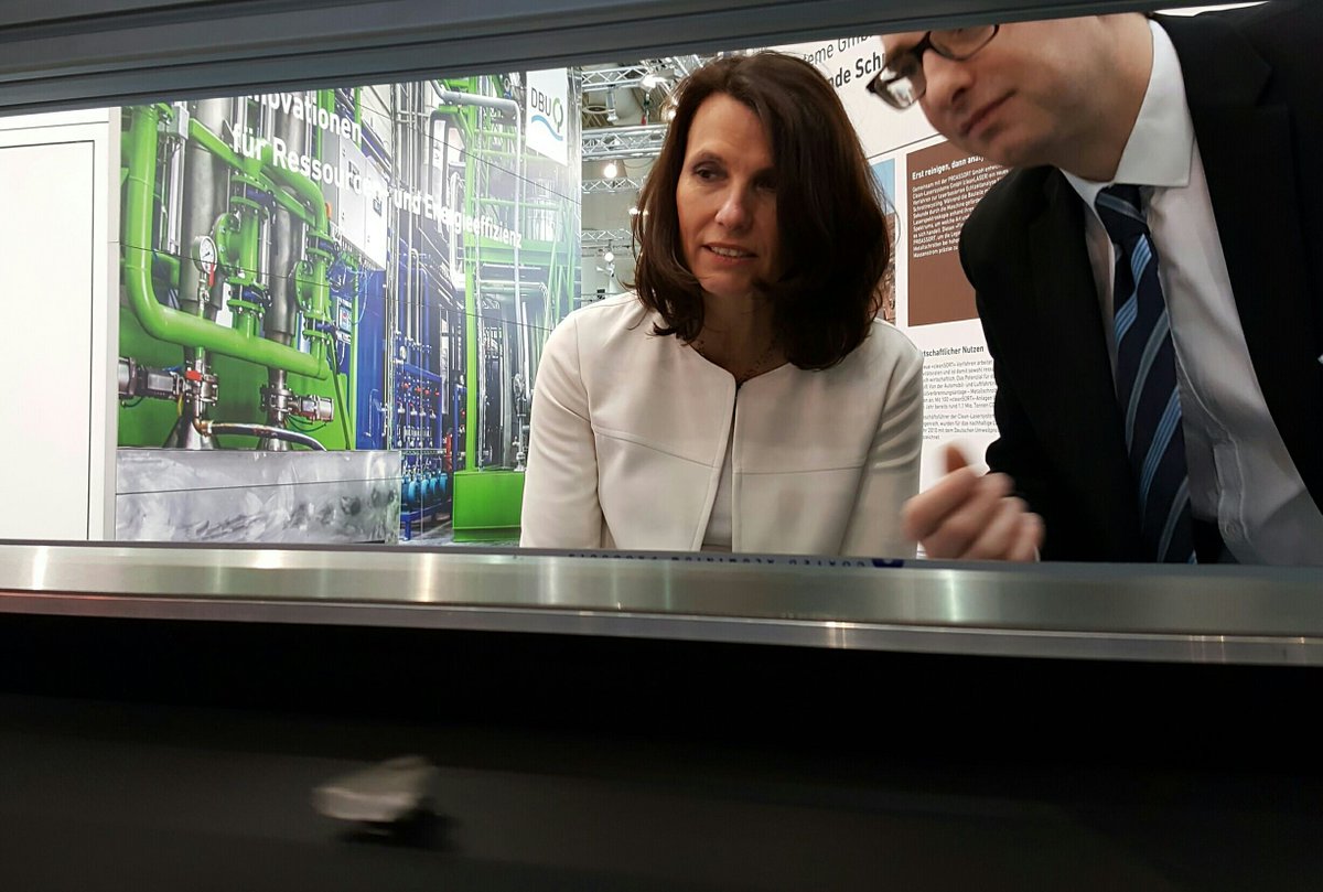 umweltstiftung's tweet image. Vorsitzende DBU-Kuratorium @rischwasu @bmub auf #HM17 : weniger #Ressourcenverbrauch  #planetaryboundaries einhalten buff.ly/2oD8FbW