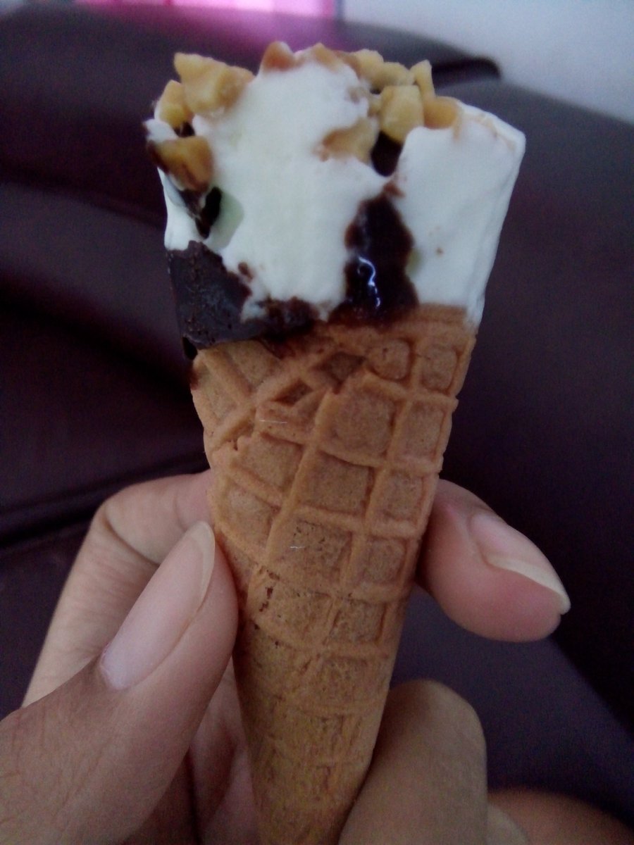 NurulNufi1's tweet photo. Just ice cream 🍦
Cuma ini yg bisa bikin good mood ketika kepalsuan makin merajalela #killthefake https://t.co/Lh5kViQhq1